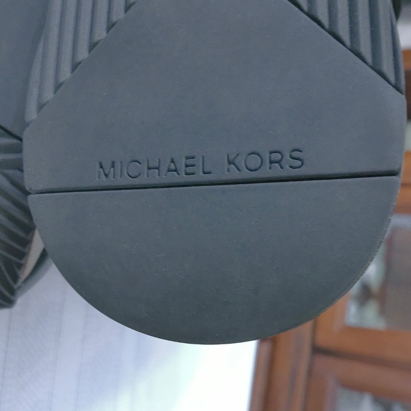 EC Michael Kors Liv Logo Signature Metalic Trainer Sneakers Size Womens 9.5 - Picture 10 of 10